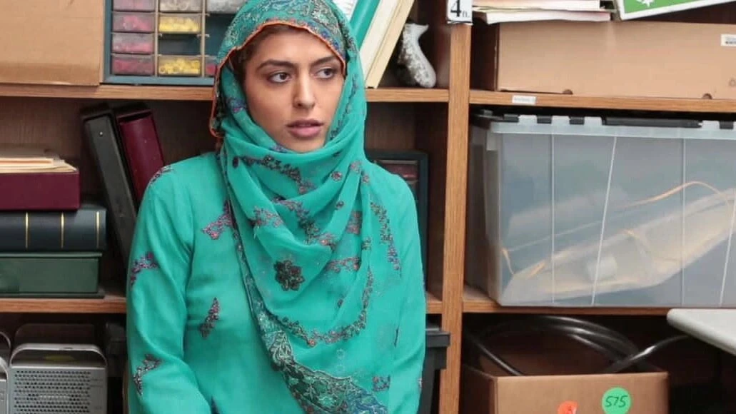 Shoplyfter – Hot Muslim Teen Caught & Harassed
