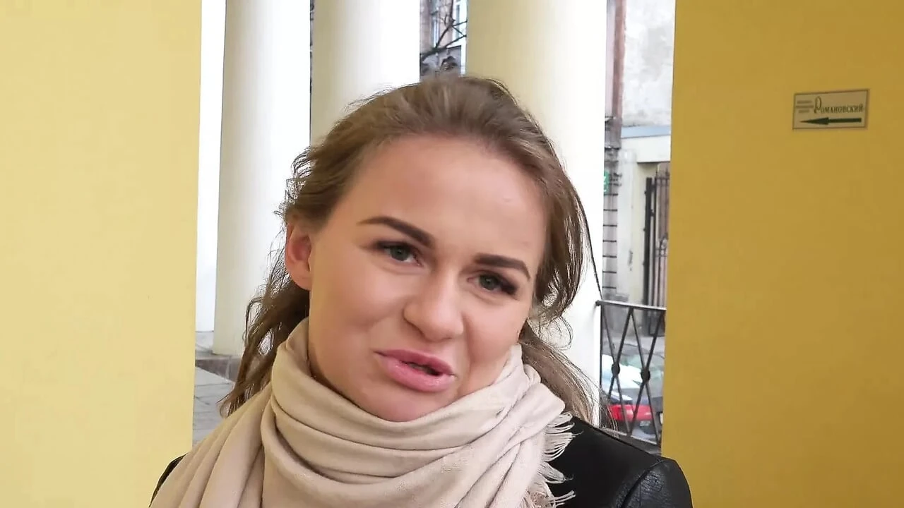 Tanned chick drilled by porn agent all over leather couch