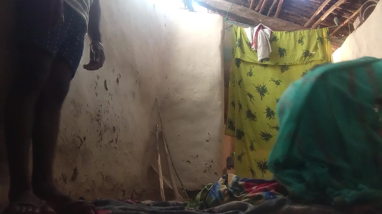 Indian Desi Bhabhi fucking ass – Oldest poor house Sex – tight pussy sex