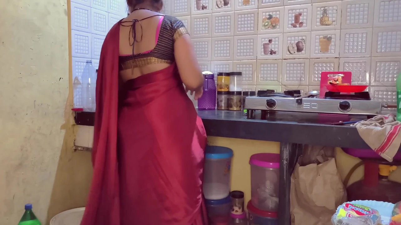 Part 2 , Indian sexy stepmom caught by stepson while talking to her boyfriend