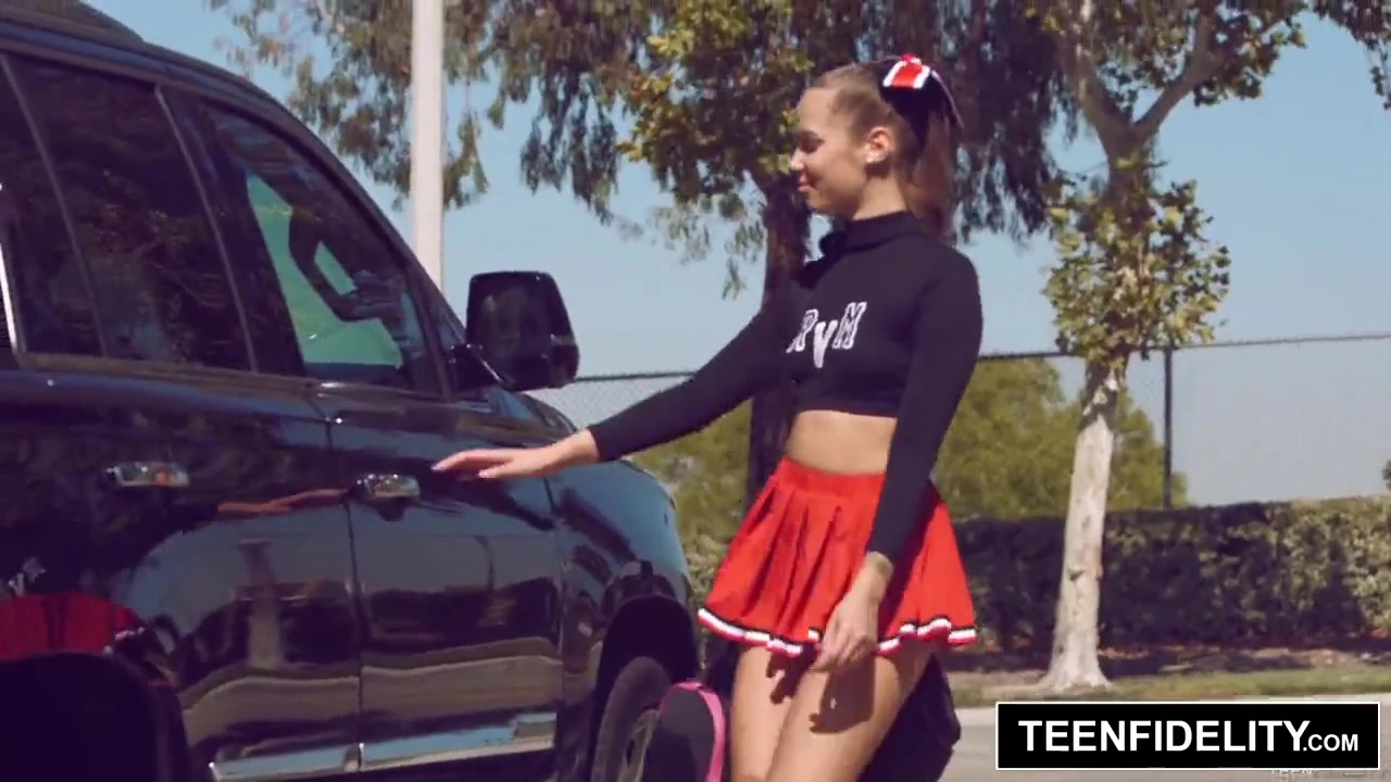 TEENFIDELITY Cute Cheerleader Liza Rowe Shakes Her Pom Poms