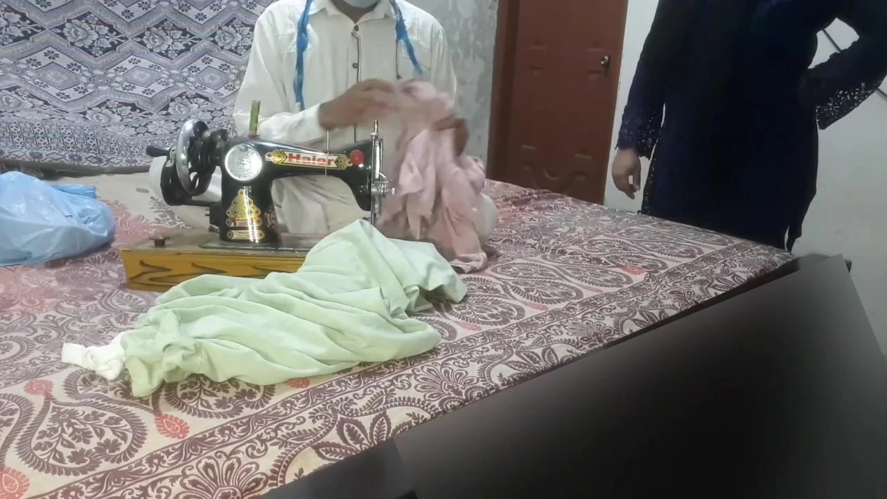 Tailor ne bhabhi ka naap lete lete bhabhi hi ko chod dala