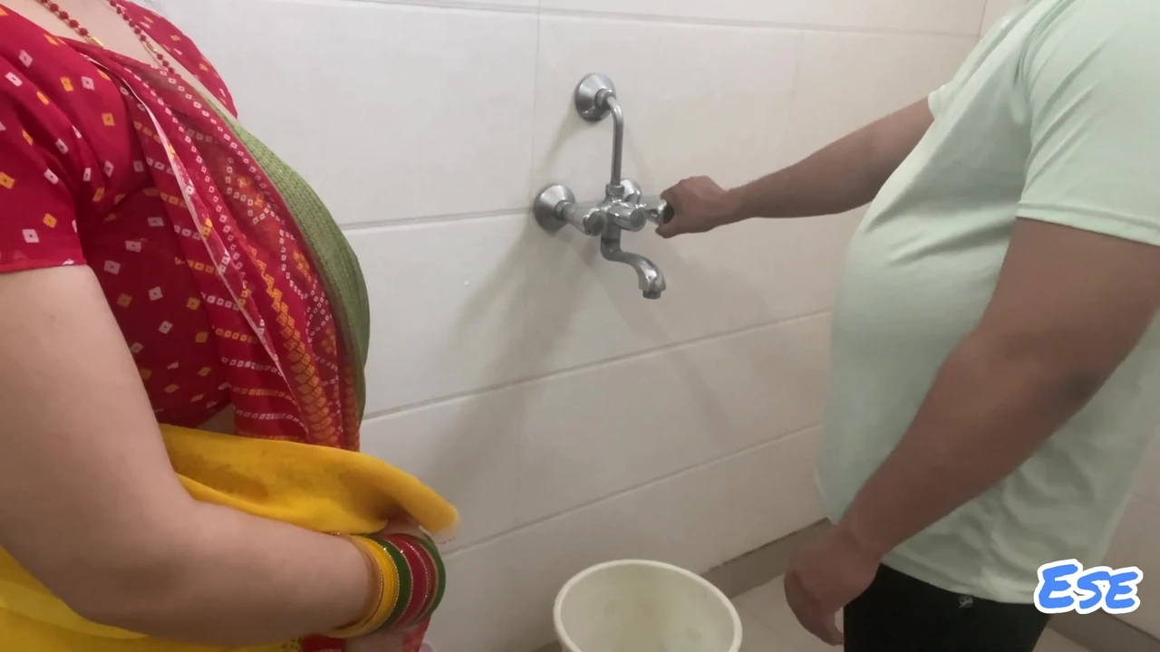 Bhabhi Call the Neighour to Fix her Shower and Pussy