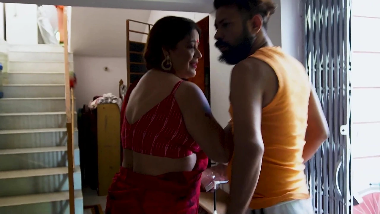 MIDDLE AGE BHABIJI GIVE HER OWN SEXY PUSSY TO HER DEBORJI FOR TEST