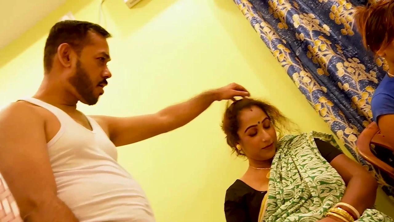 MOM FUCKED BY HANDSOME GUY IN FRONT OF HER DAUGHTER, HARDCORE SEX