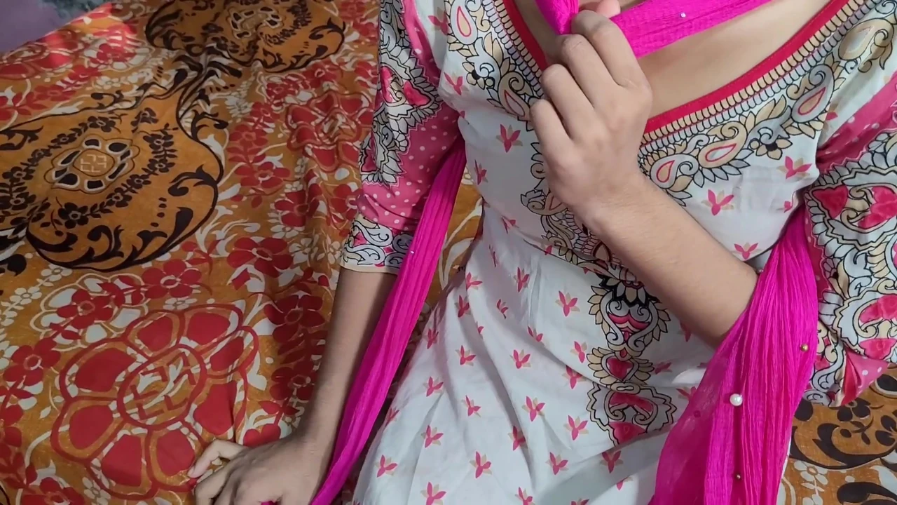 Punjabi ladaki ne salwar pahankar apane yaar se chudwai