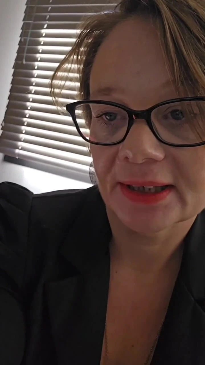 I get fucked in the office by my intern I heat him up and he fucks me like a good milf