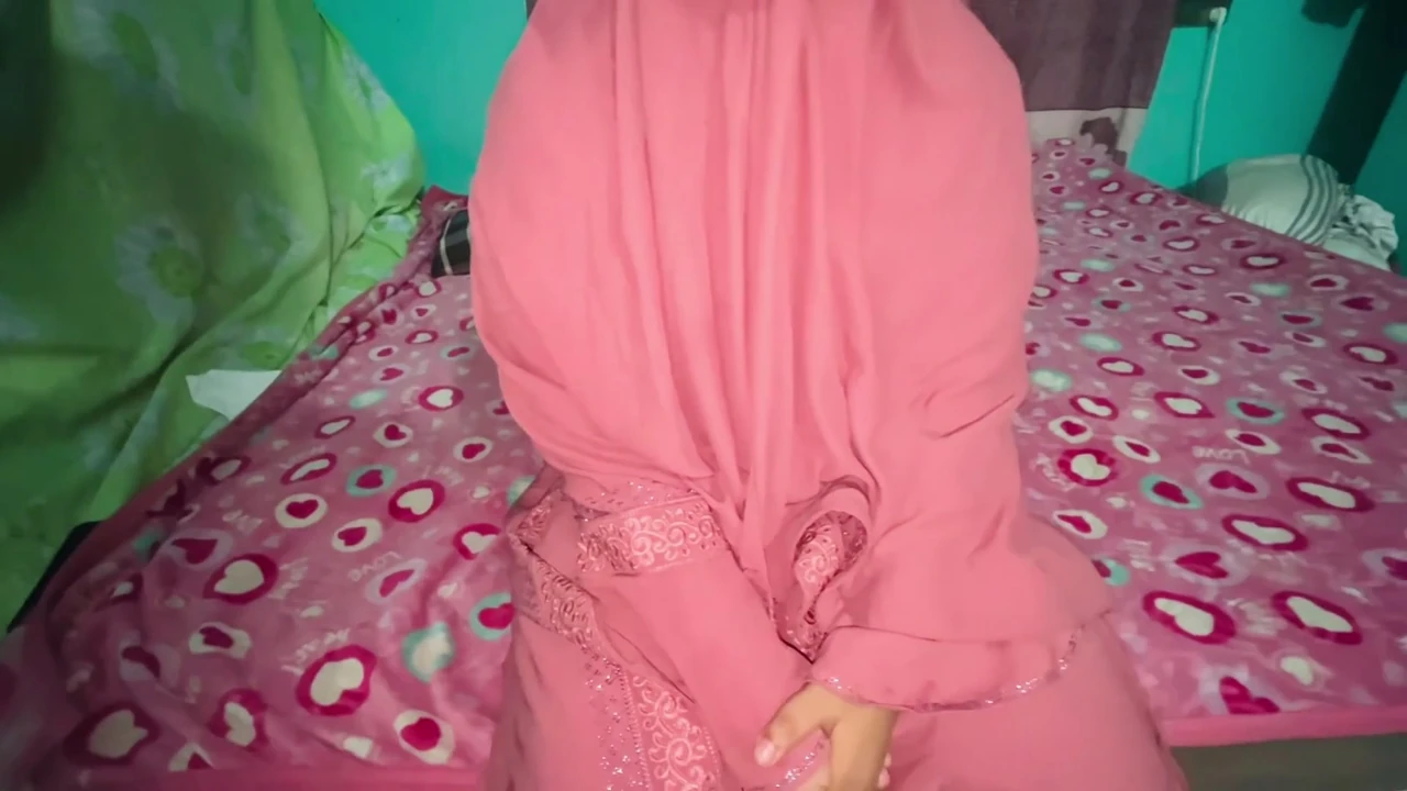 Hijab girl hotel room sex watching Taboo mylf porn on his tablet – Hijab Banglarbabi