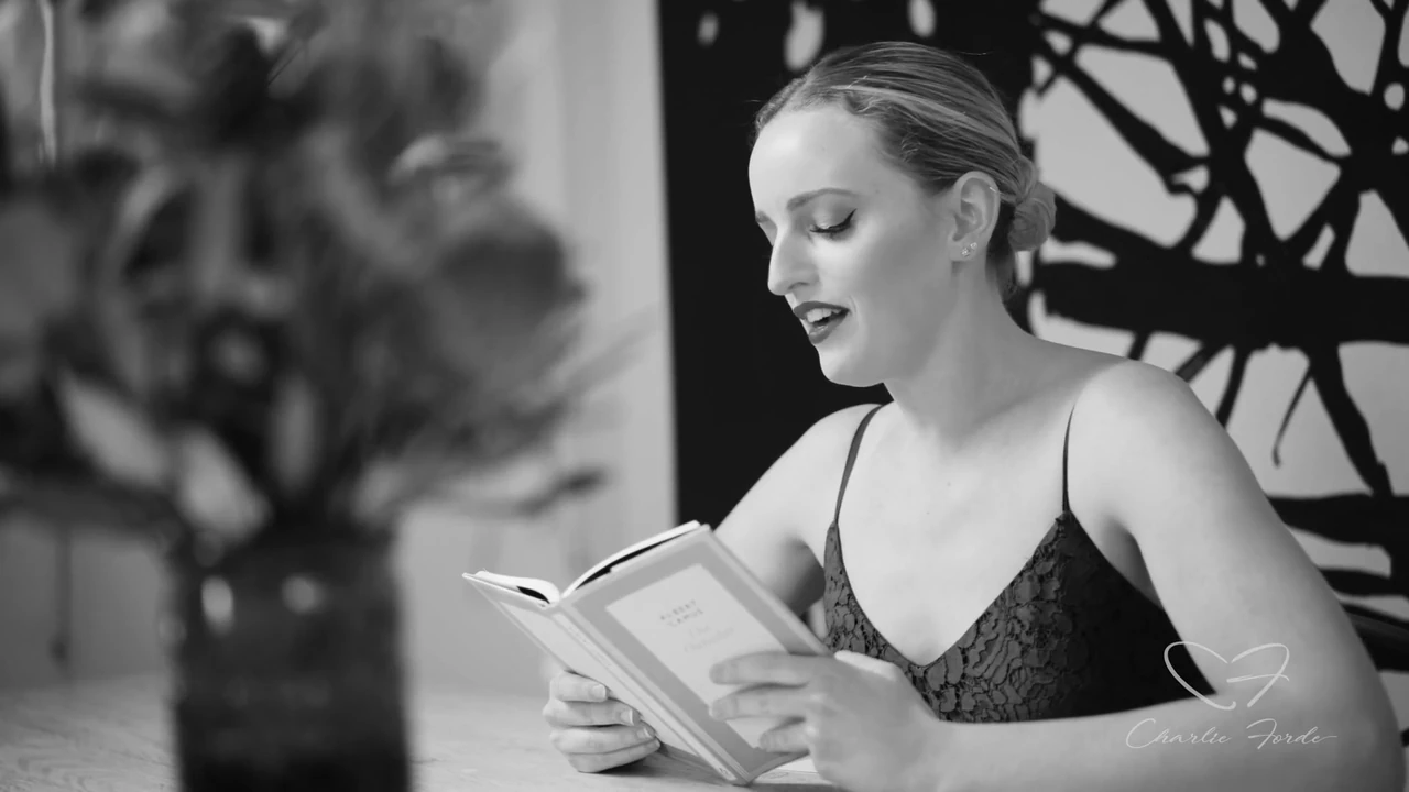 Amber Moore Meals Pussy As Charlie Forde’s Reading!