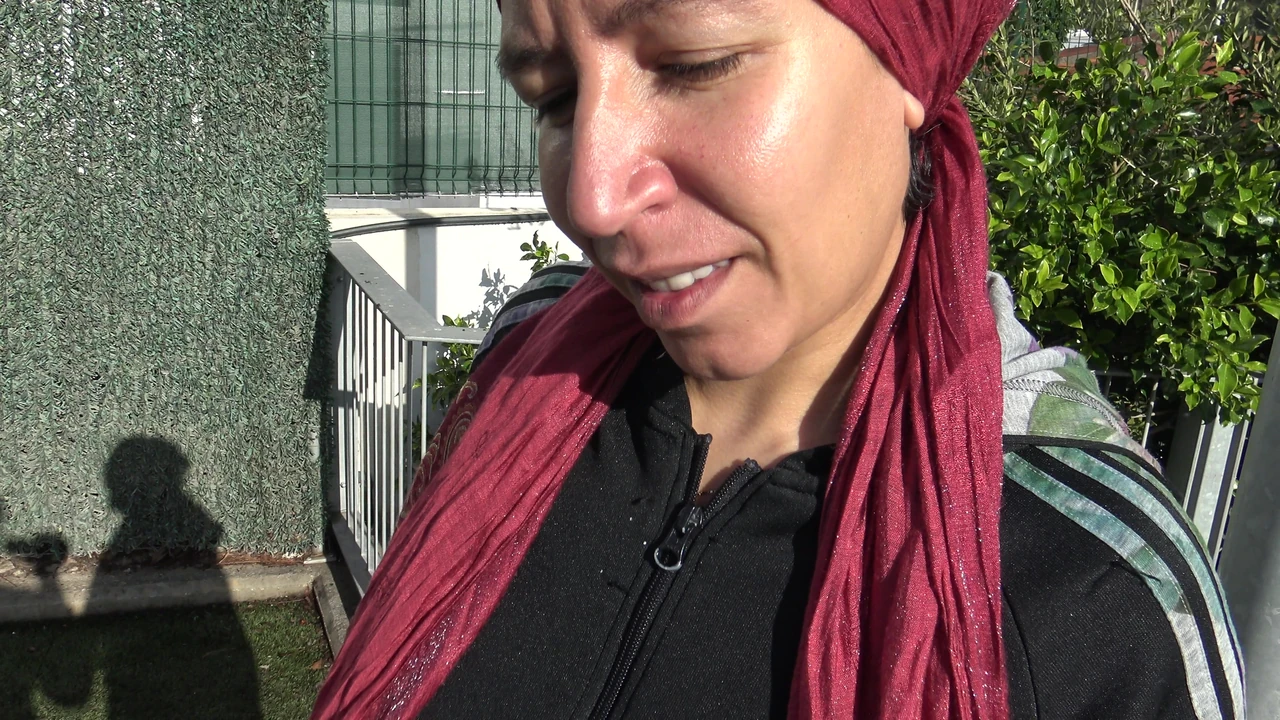 Cuckold woman from Marseille lets African immigrant in her mouth