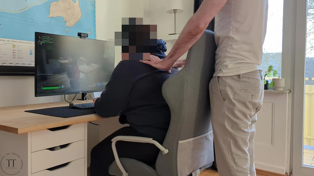 Gamer girl fucked in Fortnite match – Horny doggystyle during gamer session