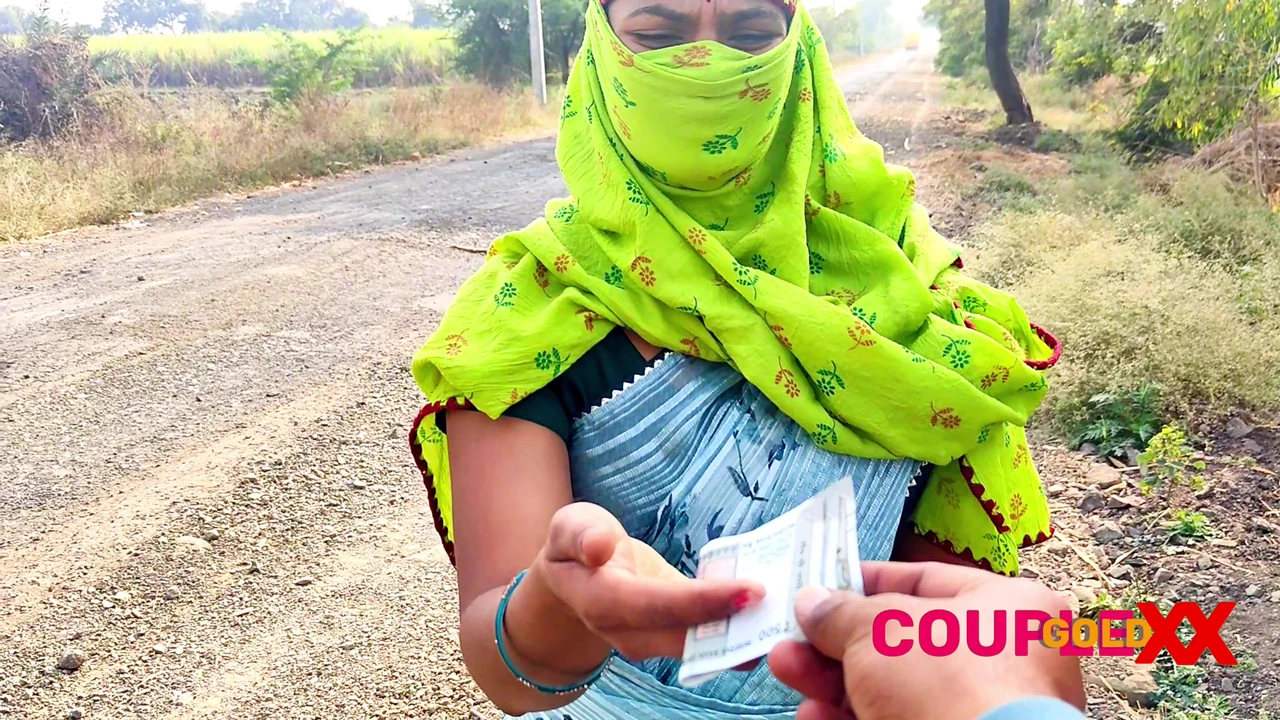 Komal’s had come to the epidemic Land wanted the slut standing on the chut road.