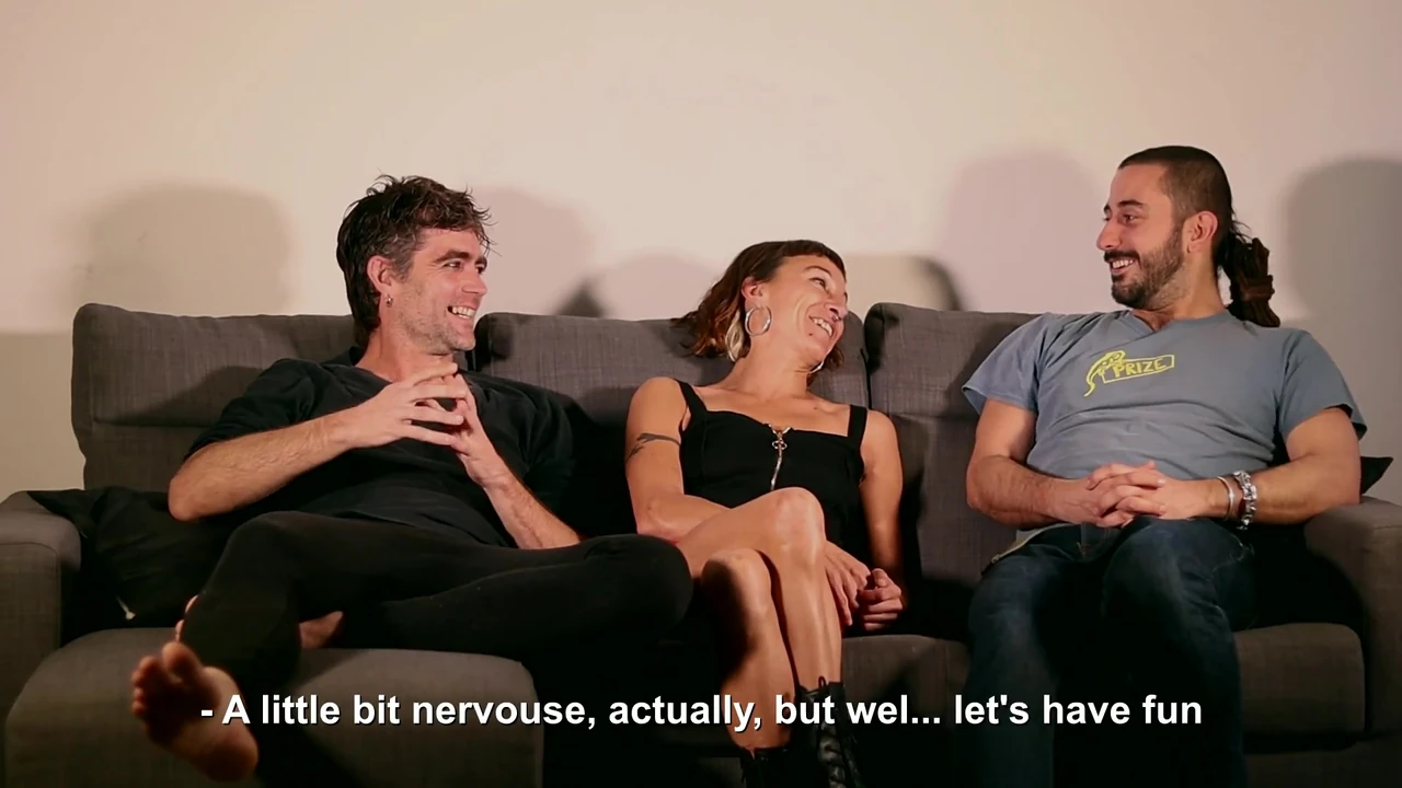 We make a threesome with a fan! – Amateur MMF, double blowjob and squirt